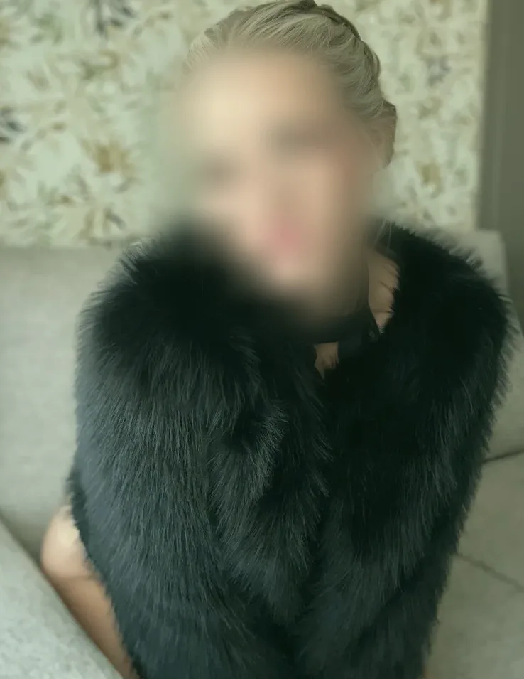 Claire, 32