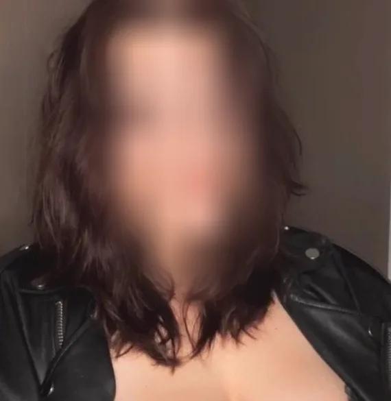 Kayleigh, 25