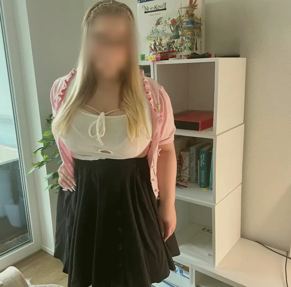 Millie, 32